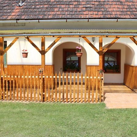 Orban Porta Hotel Szalafo Bagian luar foto