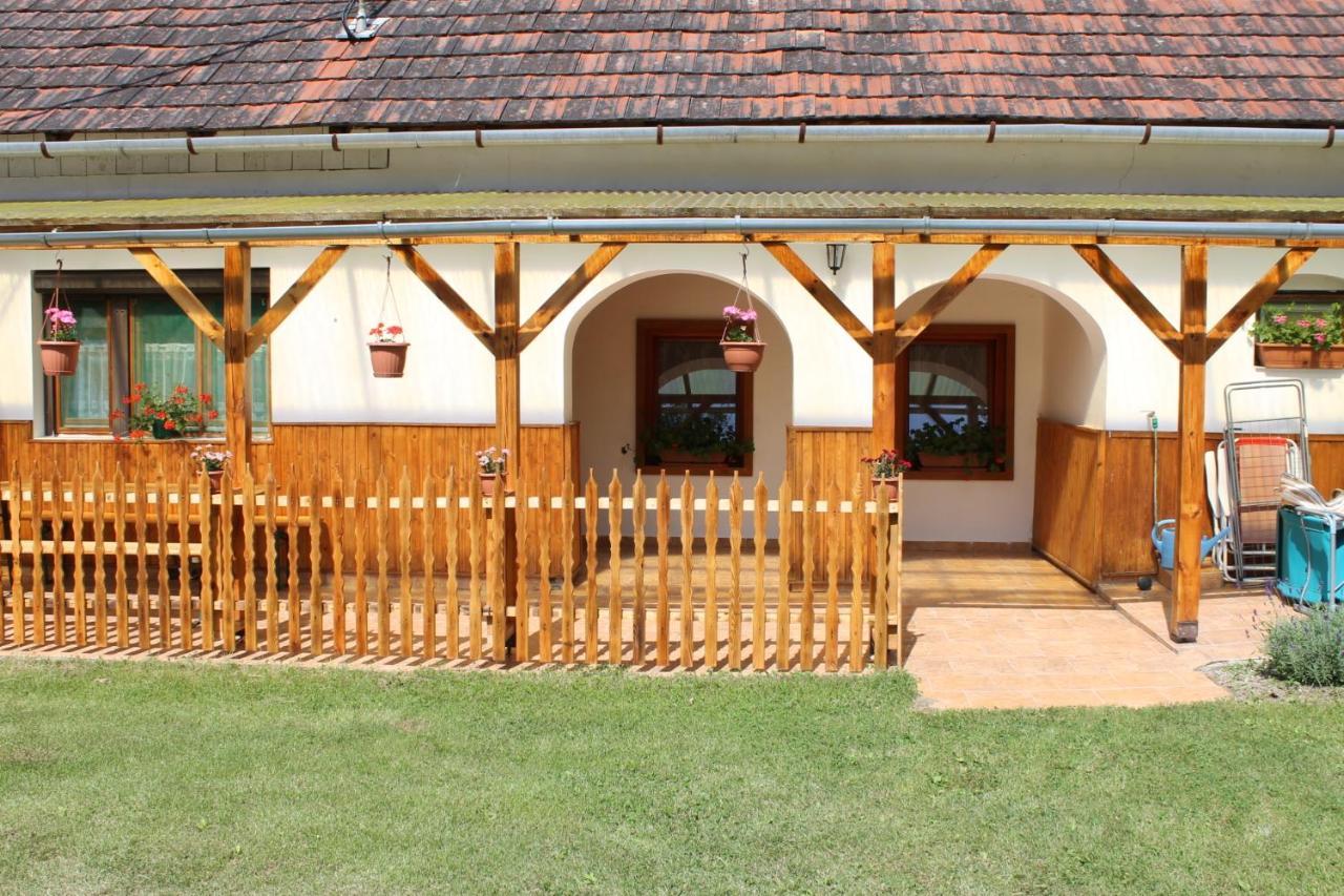 Orban Porta Hotel Szalafo Bagian luar foto