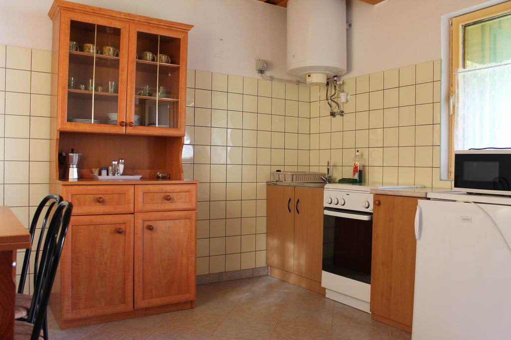 Orban Porta Hotel Szalafo Bagian luar foto