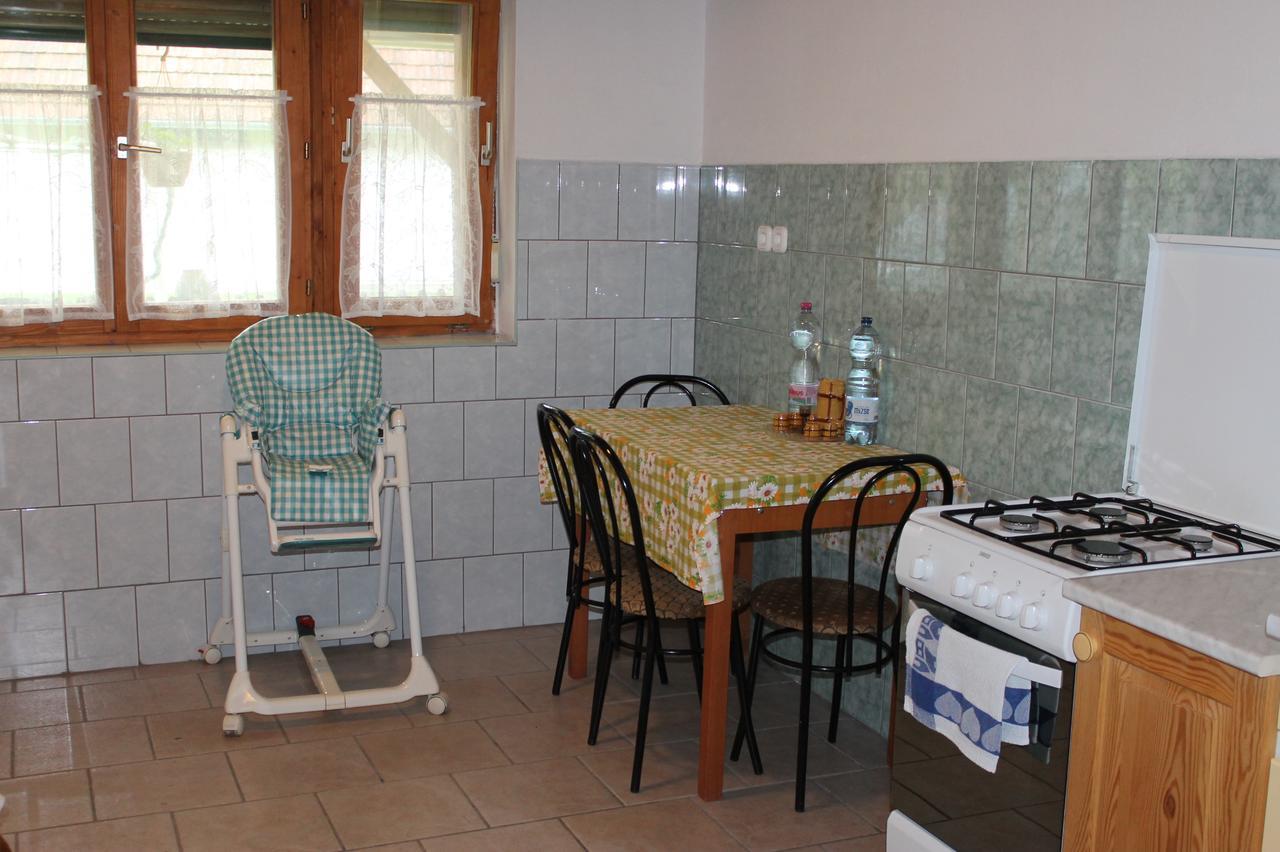 Orban Porta Hotel Szalafo Bagian luar foto